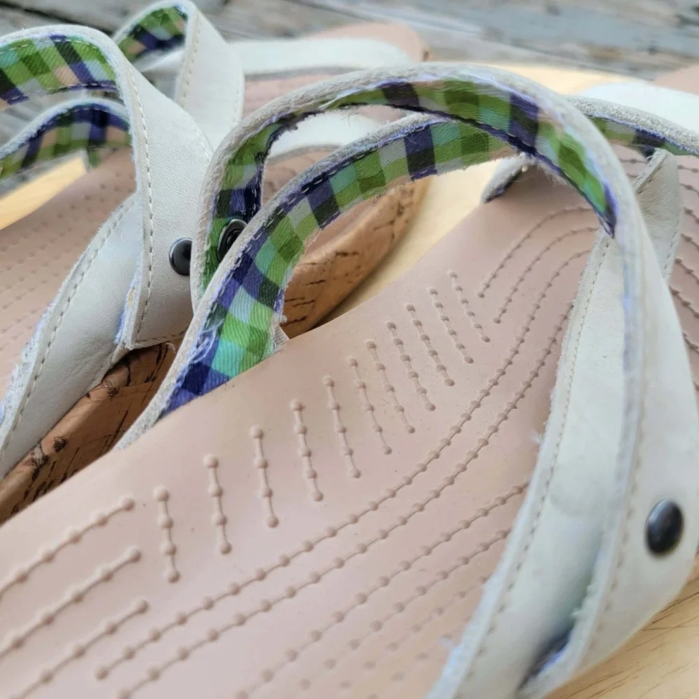 Crocs A-Leigh Women 9 US Cork Wedge Sandals Strappy Cream Neutral Open Toe Plaid